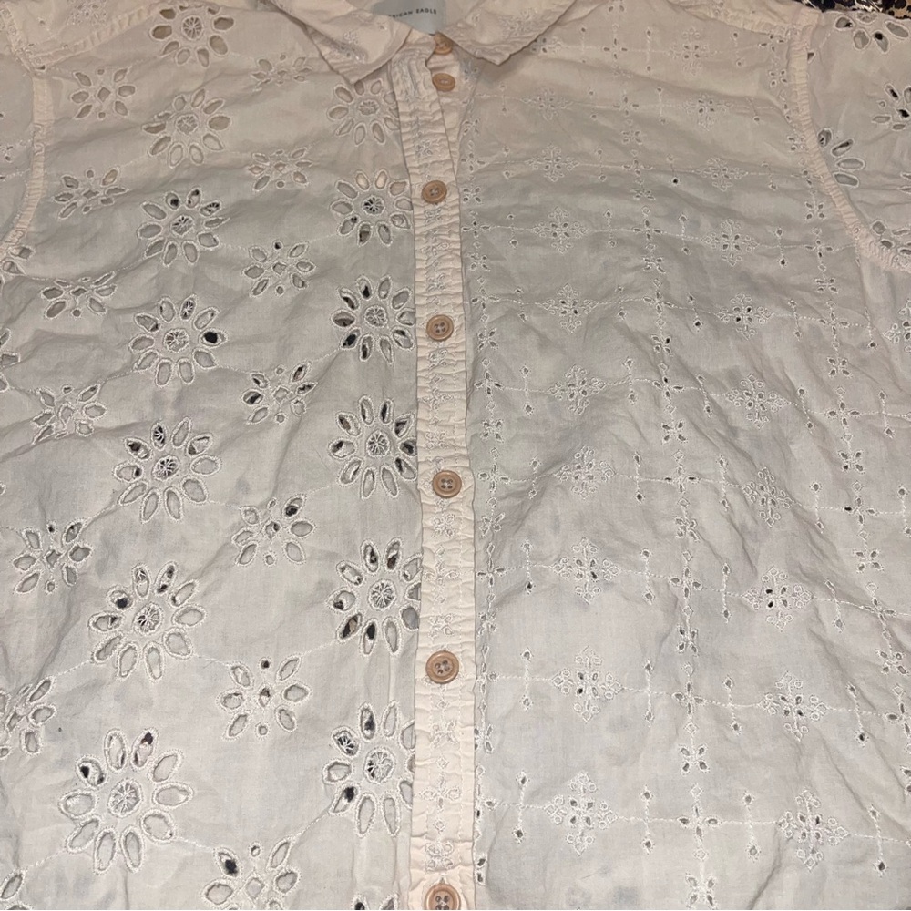 American Eagle Button Down Cream Floral Shirt - Picture 7 of 11